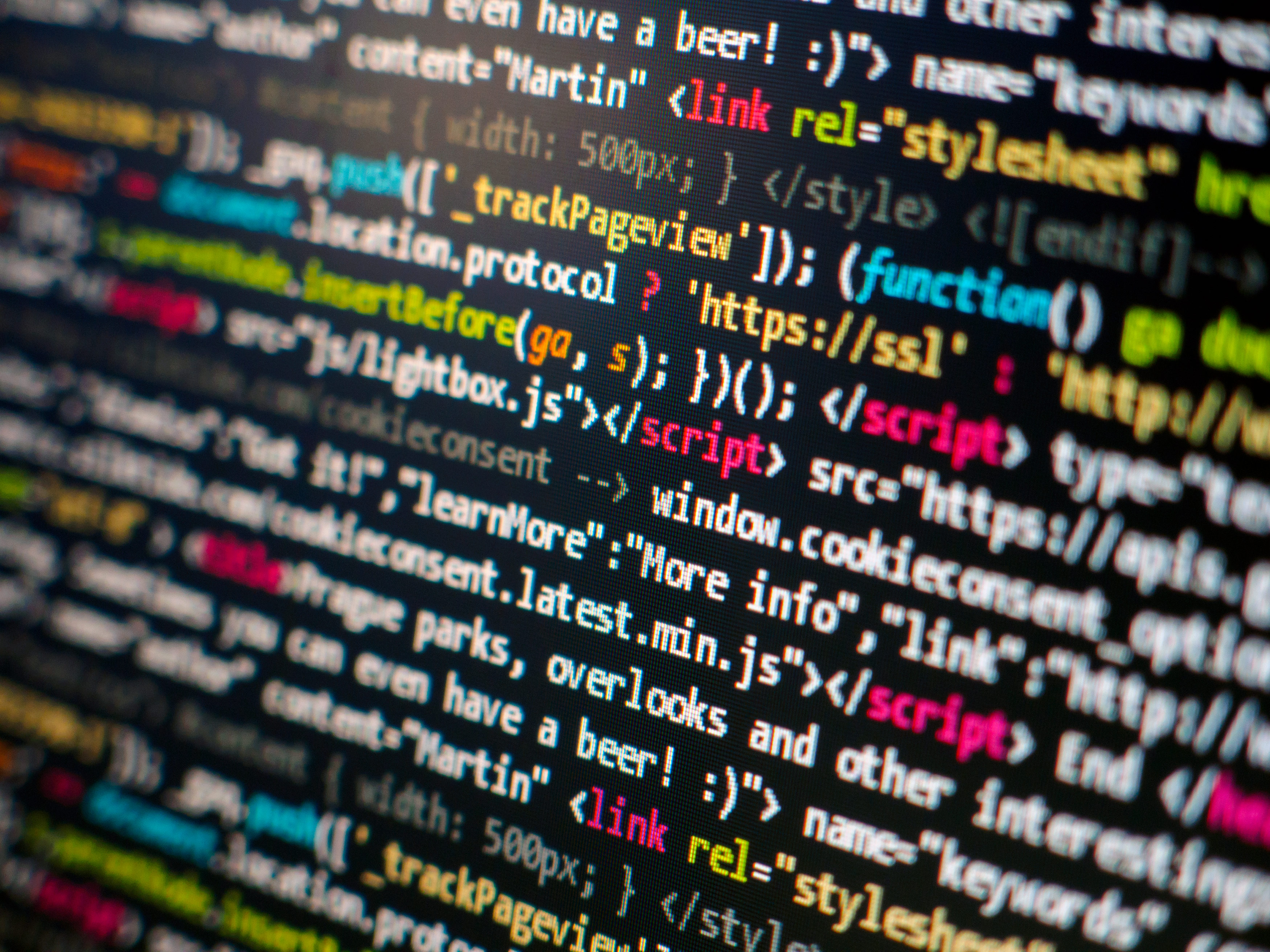 Software a medida vs. software enlatado: cómo elegir sin equivocarse